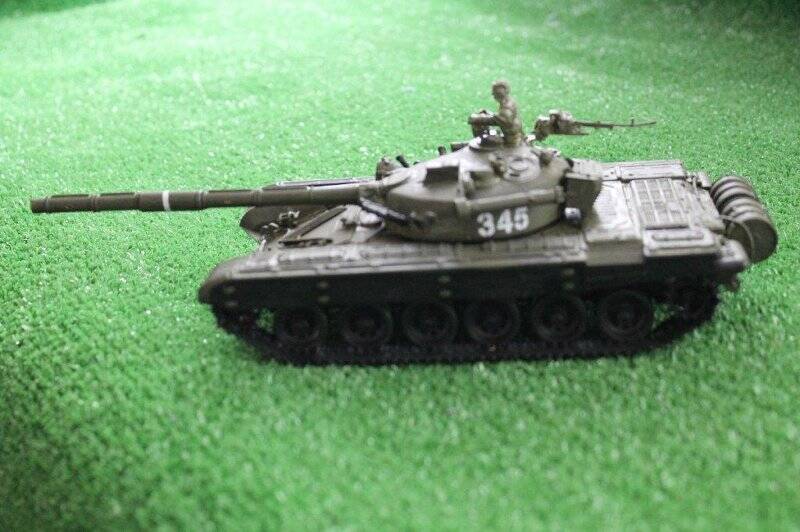 Макет танка. Танк Т-72 А, основной боевой танк СССР.