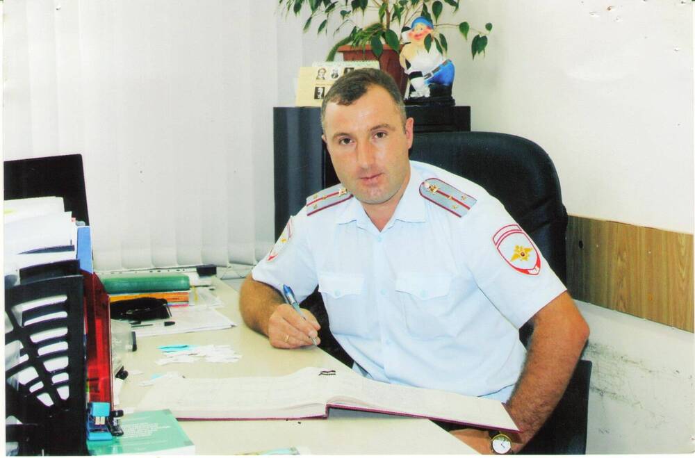 Фото сотрудник Богучарской полиции Предыбайлов Сергей.
