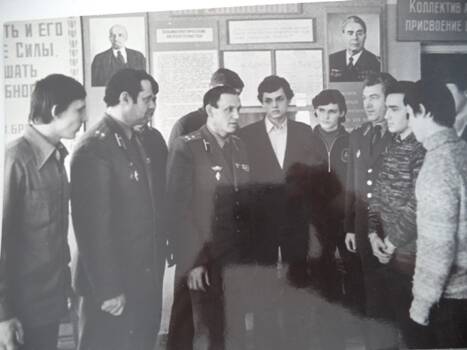 Фото групповое: Встреча с призывной молодежью учебной организации радиотехнической школы МГК ДОСААФ г. Москвы