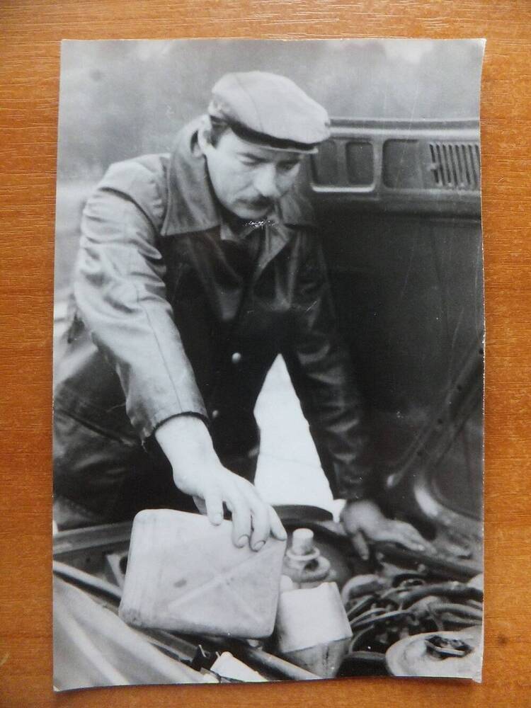 Фото. Неугодников Михаил Петрович, слесарь по техническому обслуживанию, 1980-е годы.