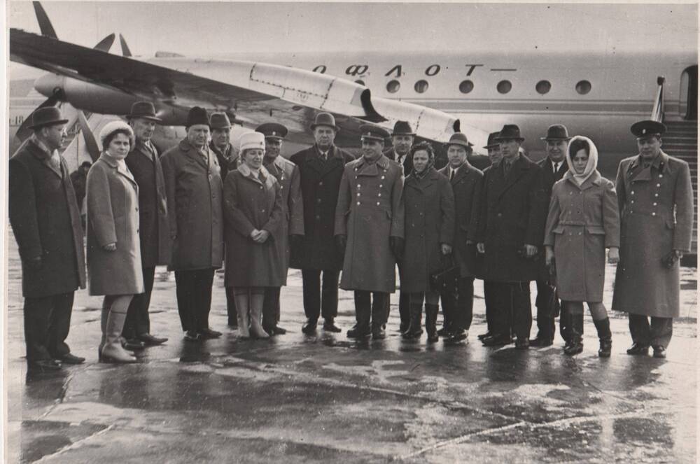 Фото групповое, амурцев – делегатов 24 съезда КПСС. На фото Г.П. Литвиненко