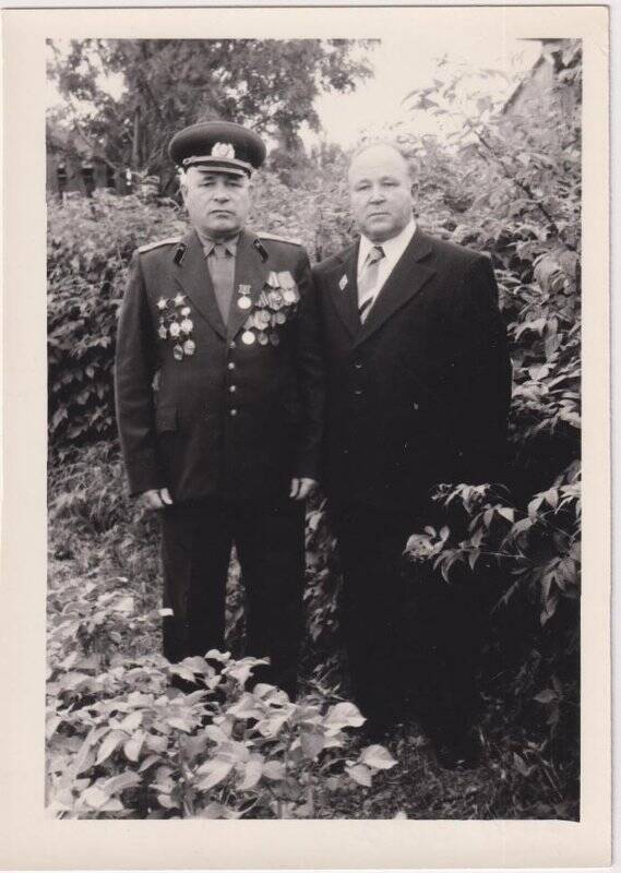 Фотография. Порошин Александр Афанасьевич и брат Порошин Анатолий Афанасьевич. 1925 г. р., майор в отставке (справа)