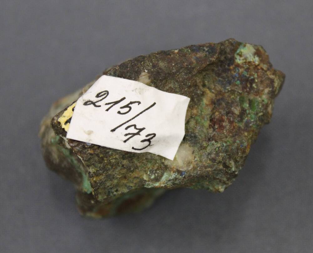  Бурый железняк (коллекция рудных минералов).
