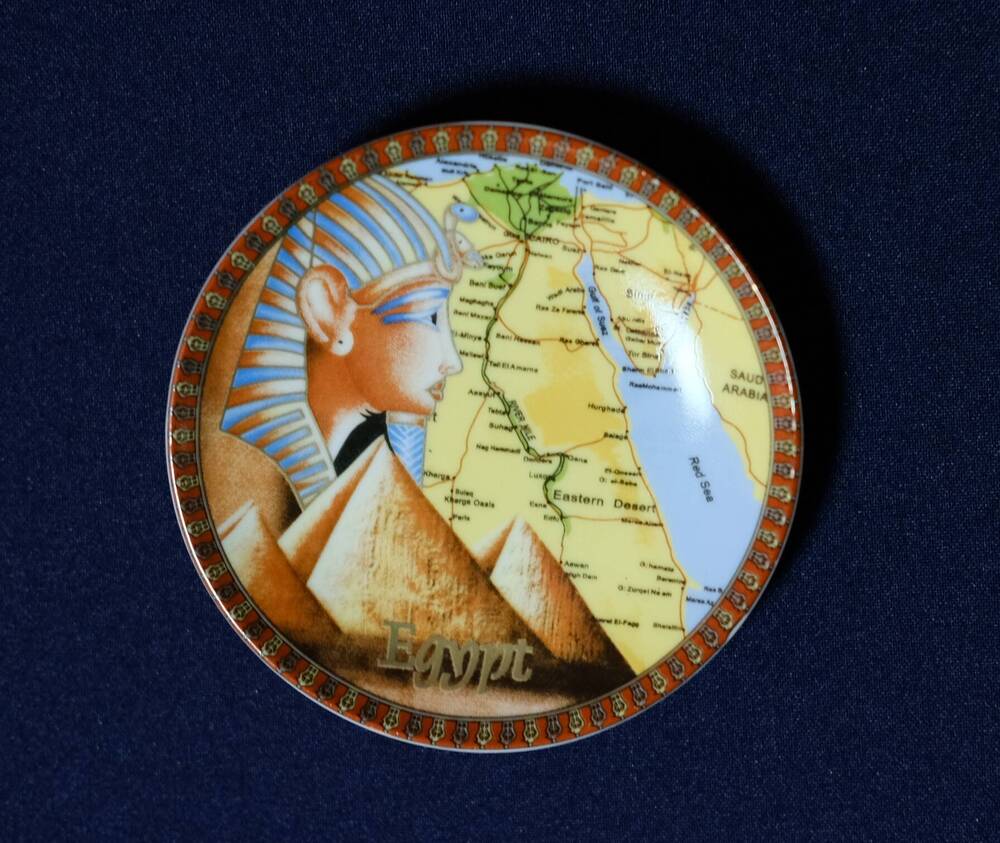 Тарелка малая сувенирная декоративная-  EGYPT На фоне карта Египта