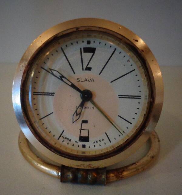 Часы-будильник механические настольные марки Слава
