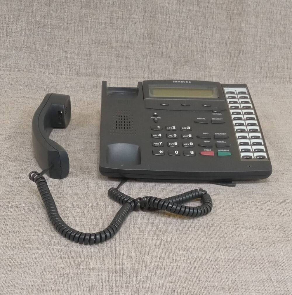 Телефон «Samsung» модель DCS(LCD24 B).