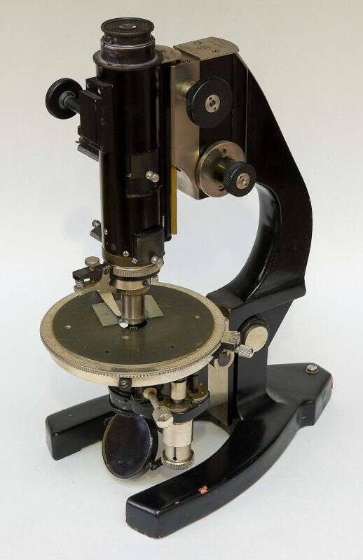 Микроскоп поляризационный с комплектующими в деревянном ящике
