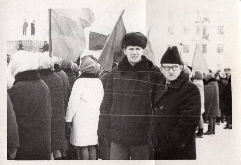 Фотография. Стрыгин Геннадий Иванович и Ефанов Сергей Николаевич на демонстрации 7 ноября 1969 года