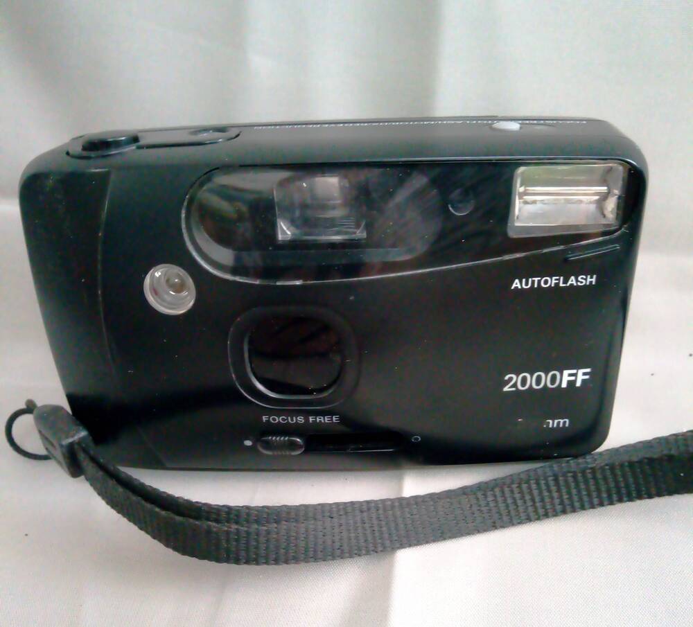 Фотоаппарат Polaroid 2000 FF. совместное производство предприятия «Святозор» и компании «Polaroid». Россия, г.Москва, начало 2000-х гг.