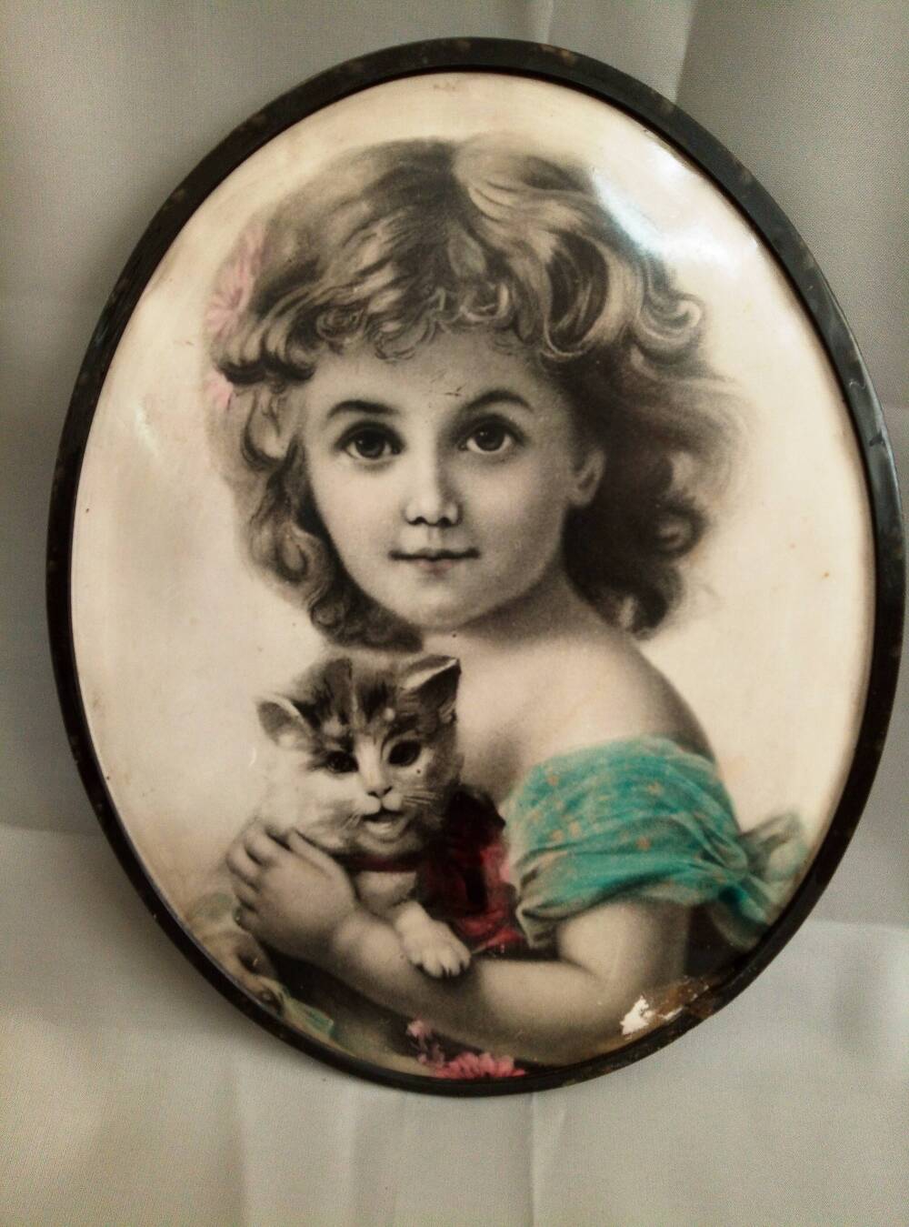 Фотографическая открытка «Девочка с котенком». Сувенирная фабрика. СССР, 1950-е гг.