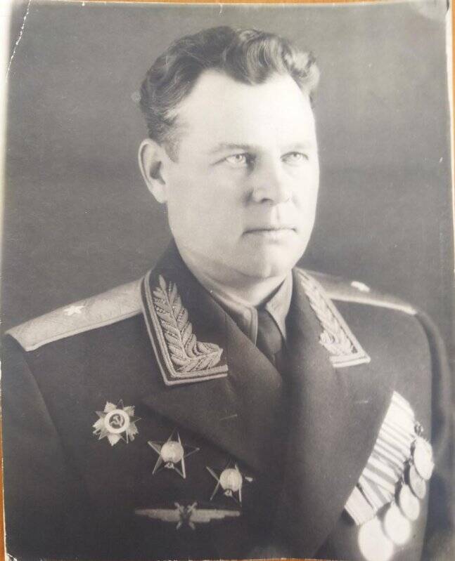 Генерал-майор авиации Холопцев Сергей Григорьевич.