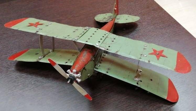 Авиаконструктор детский металлический «Авиоконструктор», в оригинальной деревянной коробке, с инструкцией.
