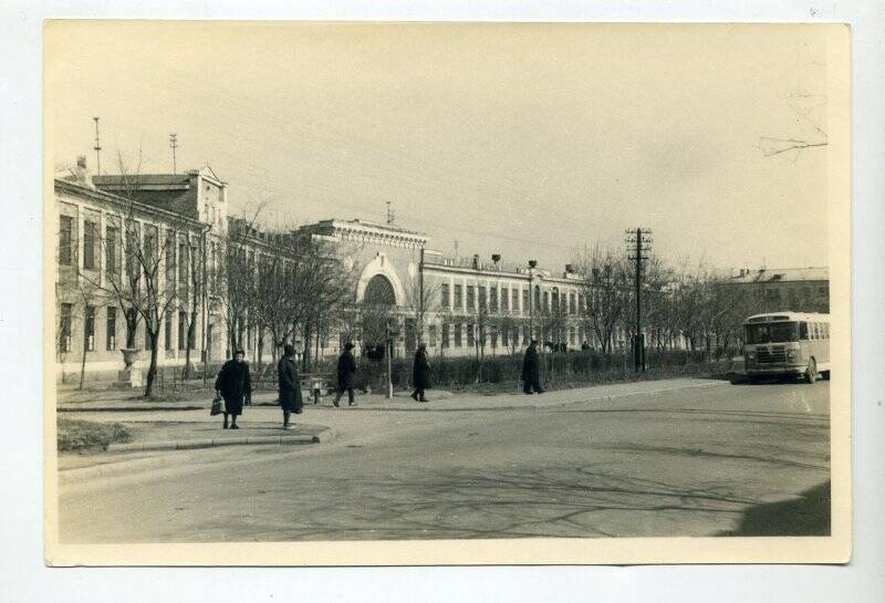Вид Керченского консервного завода. Фотография