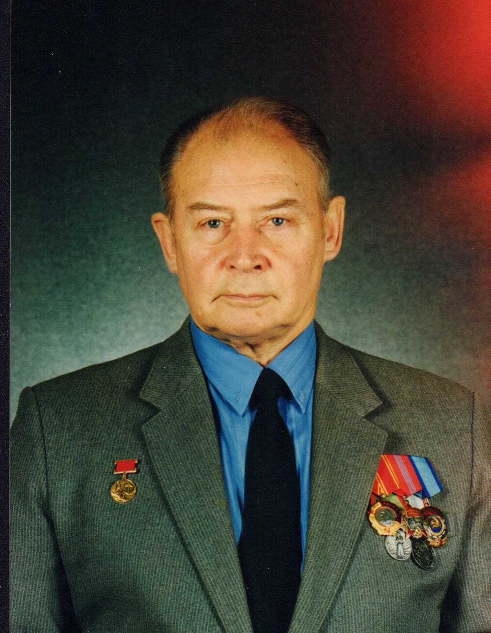 Фото ч/б, портрет погрудный, Дмитриевского Л. Н., лауреата гос. премии (1977 г.), почётного гражданина г. Заречного.