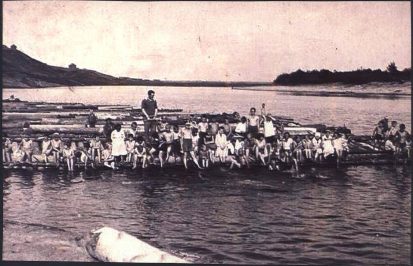 Фото. Пионерский лагерь на купании под д. Ефанихой