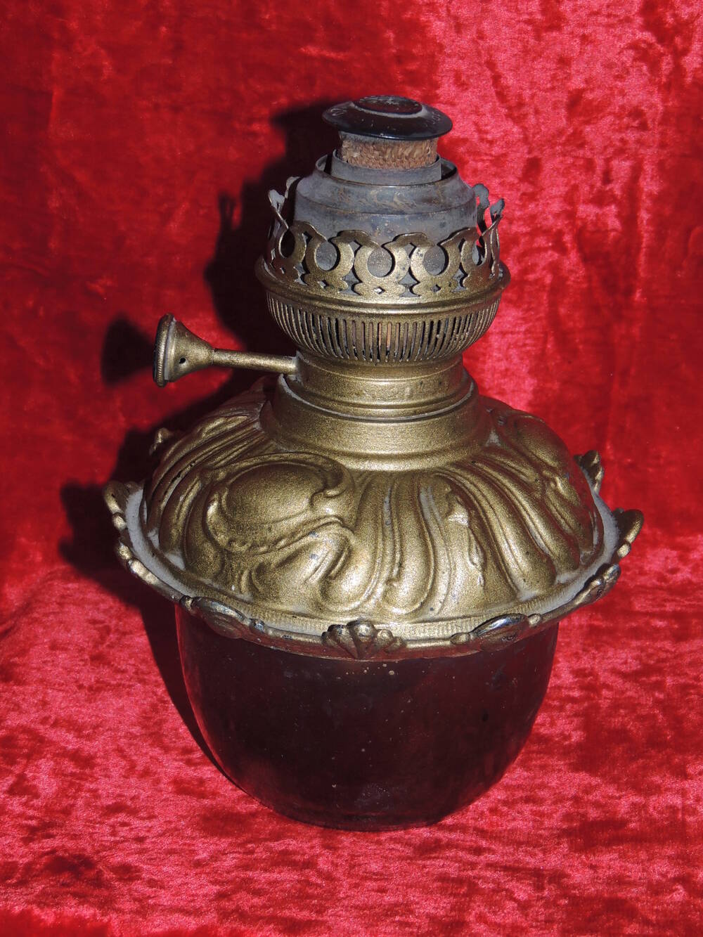 Лампа керосиновая – молния (висячая) на бронзовой подставке