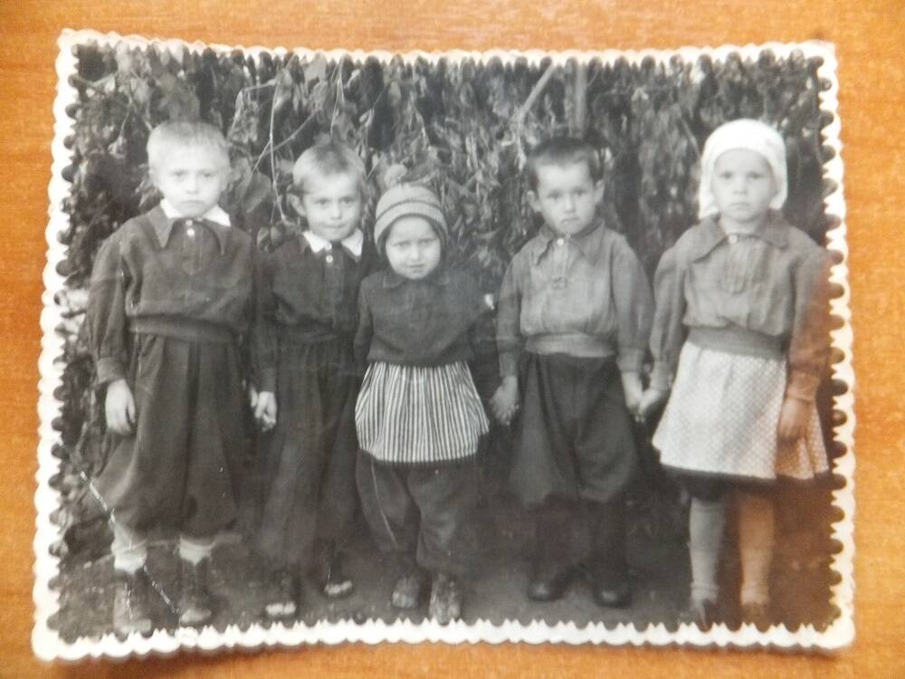 Фото. Группа детей (5 человек) детского сада, 1960-е годы.