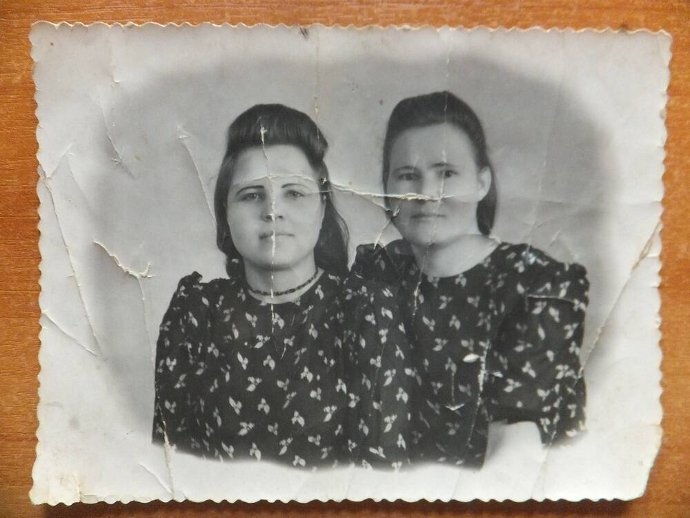 Фото. «Две сестры» (из архива Симонова Николая Яковлевича), 04.02.1951 года.