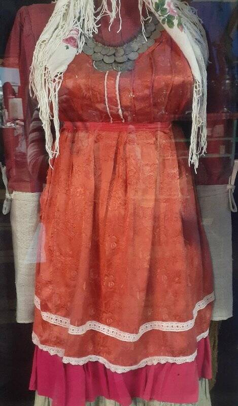 платье красного цвета
