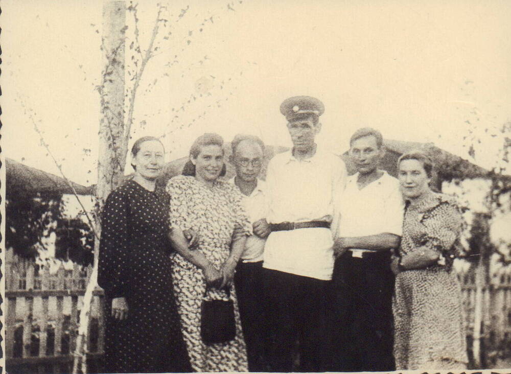 Фотография Белобородовой Марфы Павловны с однопалчанами, 1952 год.