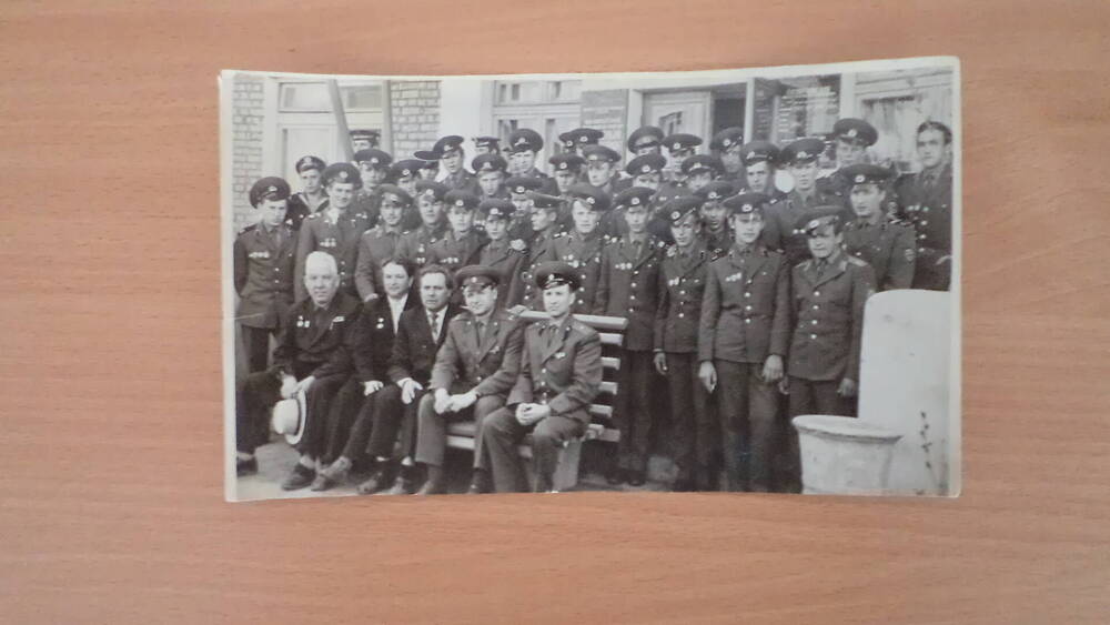 Фотография встречи ветеранов с военнослужащими (1975-1977г) в военкомате