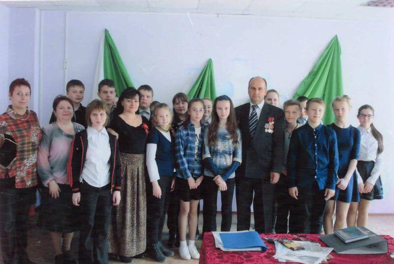 Фотография. Встреча школьников с членом общественной организации инвалидов Союз Чернобыль России