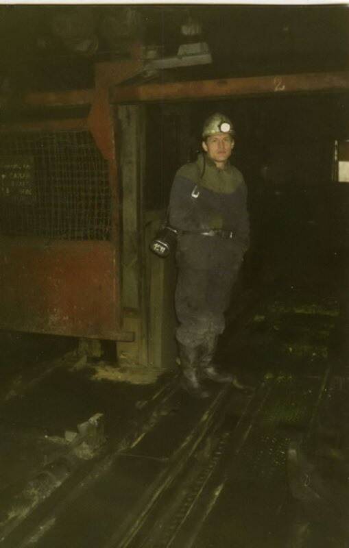 Фотография. Романов Ю.В. - главный инженер шахты Гуковская  перед спуском в шахту.