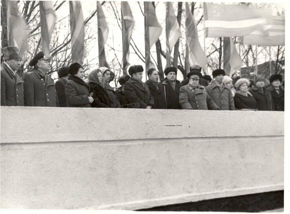 Фотография. Митинг, посвященный 40-летию освобождения г.Ефремова Красная площадь