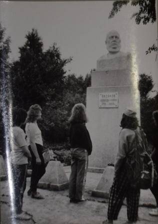 Фотография. Памятник С.Т. Аксакову в Ново-Аксакове.