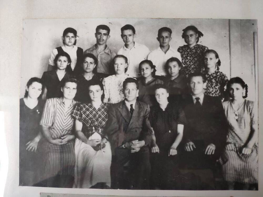 Фото: Выпуск 1953 год Котовской музыкальной школы.
