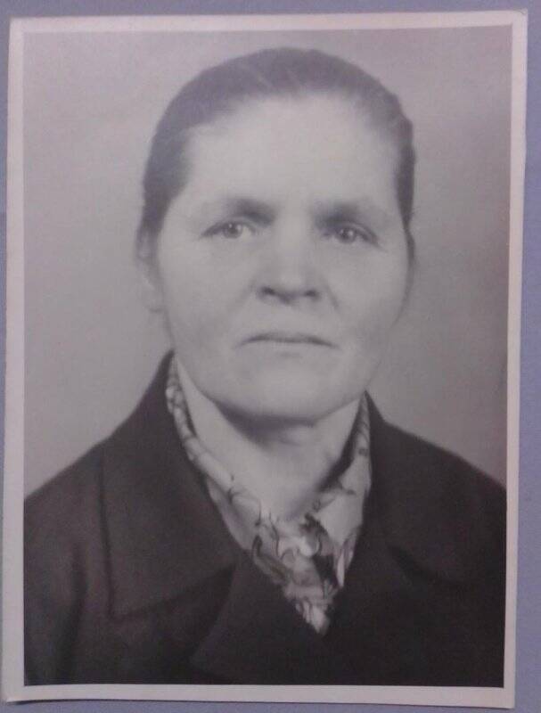 Фото Шоничевой Клавдии Степановны доярки совхоза «Девятины» Новинковской фермы, родилась в1922 году.