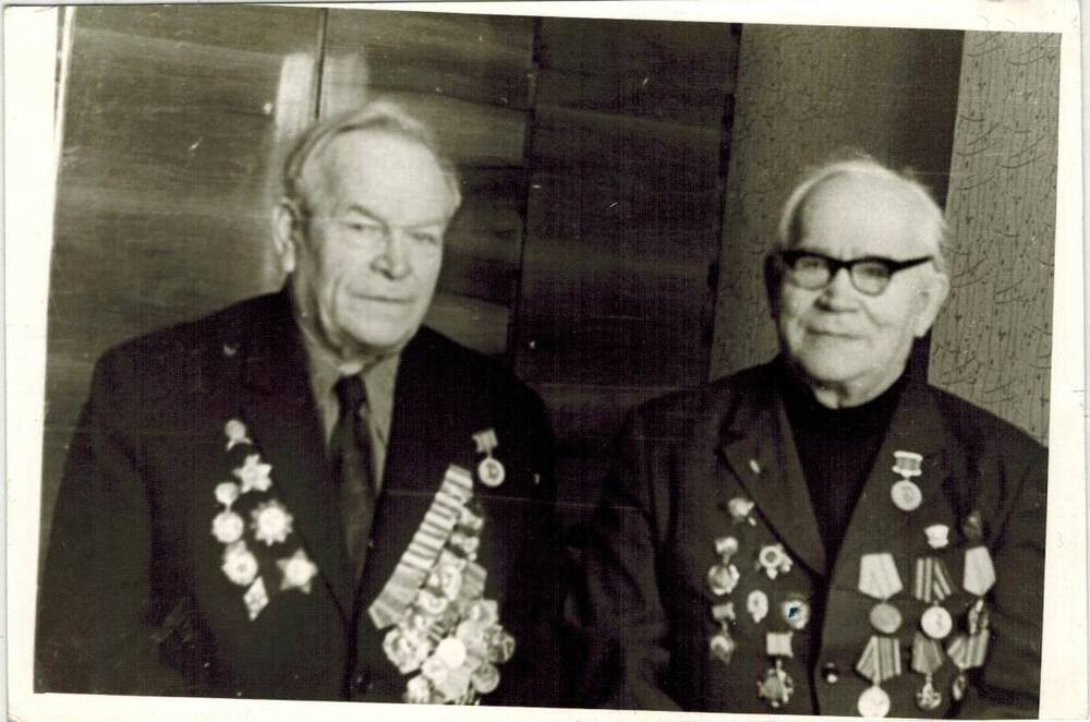 Фото ч/б братья Грибакины Гурий и Дмитрий. Февраль 1978 г.