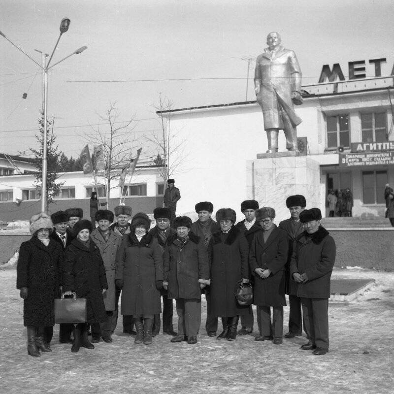 Негатив. По истории Алдана. Праздники. Коллективная фотография. Поселок Нижний Куранах.