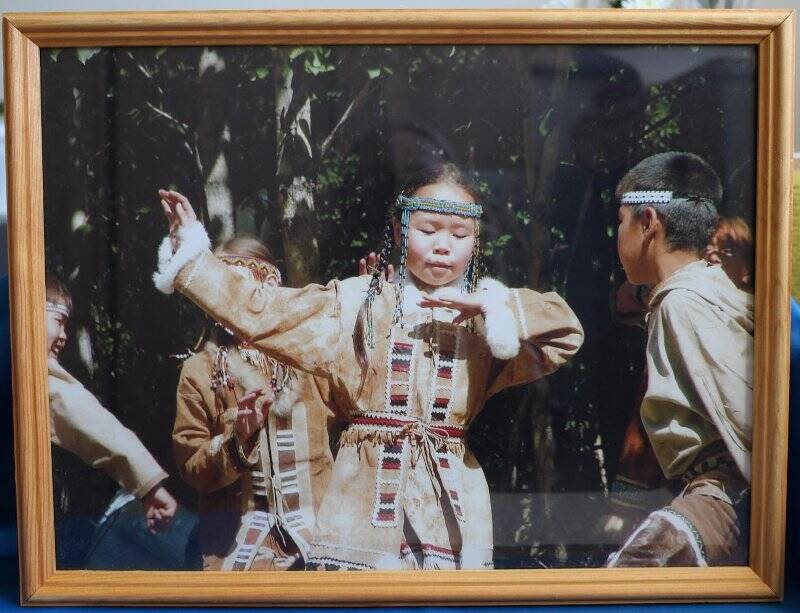 Корякский народный танец (в рамке со стеклом). Фотография