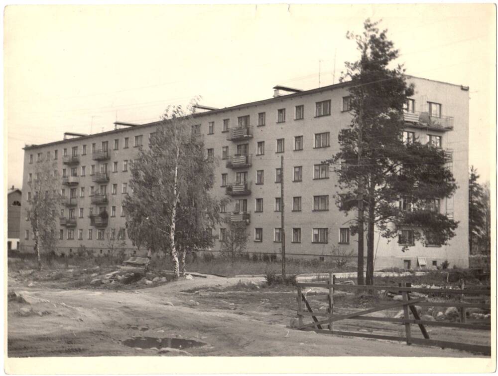 Фотография. 70-квартирный дом Суоярвской картонной фабрики по ул.Ленина (д.41)