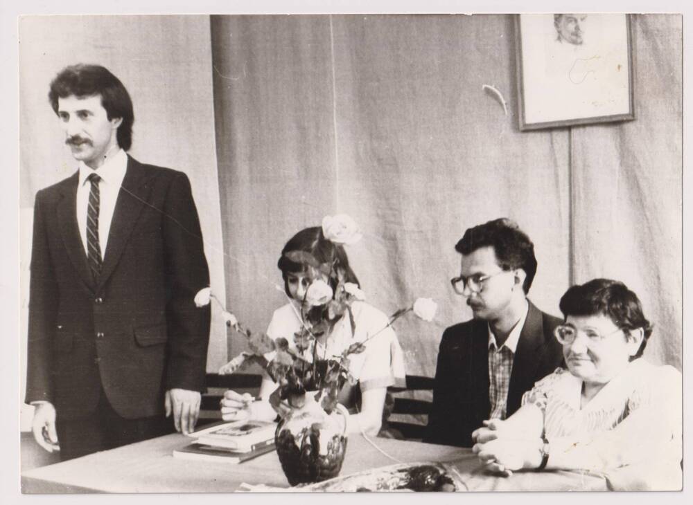 Фото.Преподаватели серпуховской детской художественной школы. 1985 г.