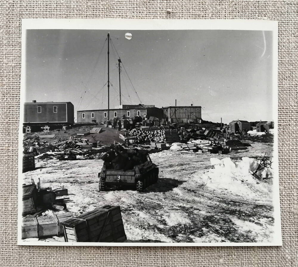 Фото. После первой зимовке в поселке Мирный 1958г.