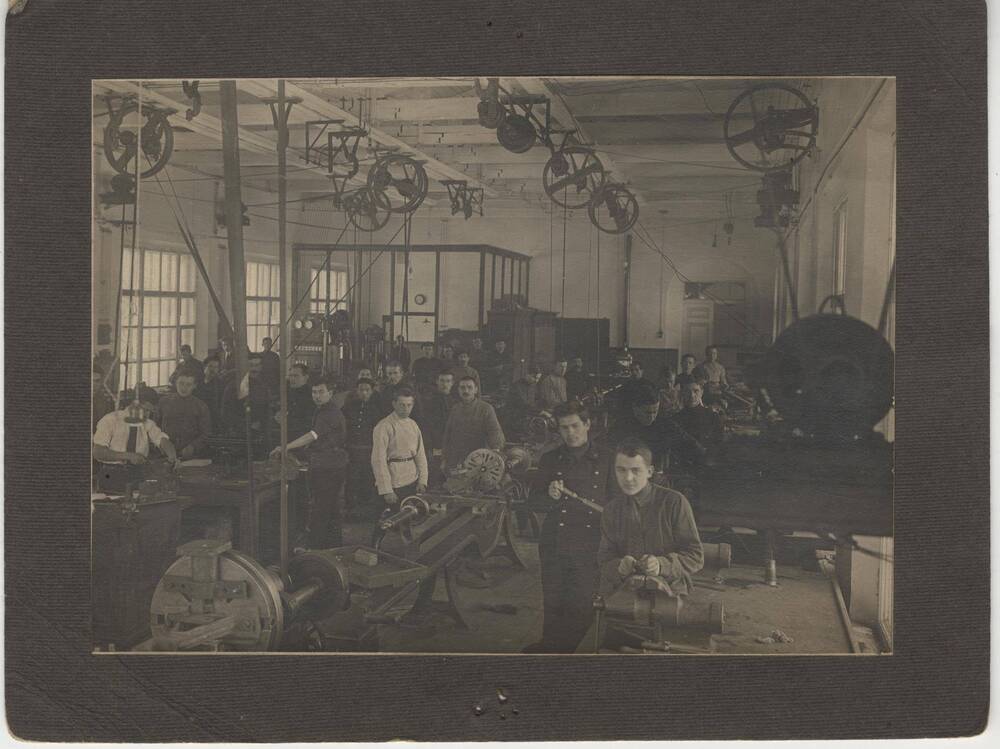 Фотография черно-белая на паспарту. Дурай Петр Степанович в г. Харбине на практике. 4 декабря 1922 г.