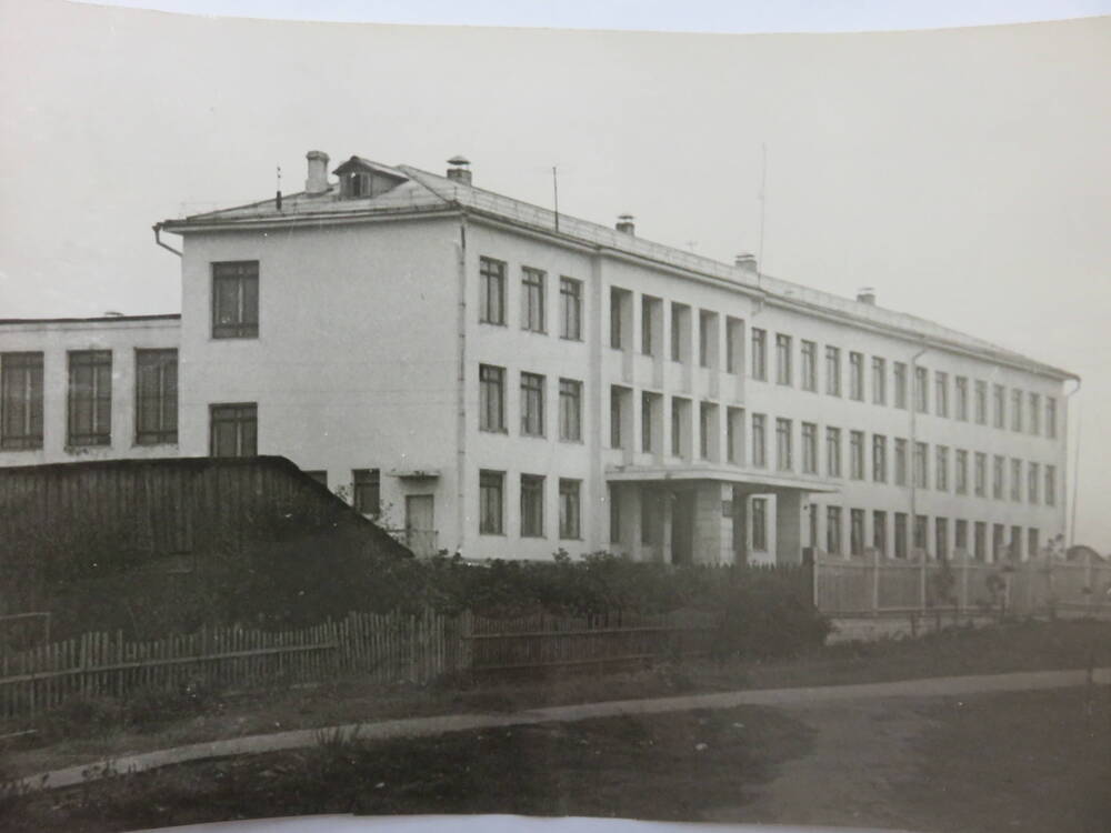 Фотография Петровская средняя школа - новая с 1964 г.