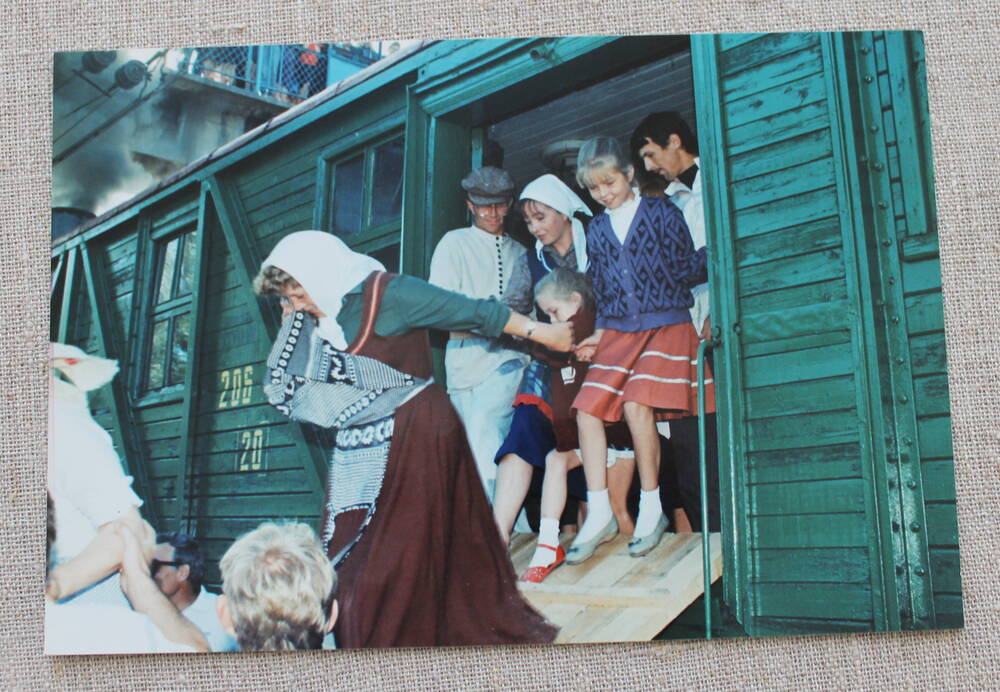 Фото. Приезд переселенцев в Исилькуль 1995 г.