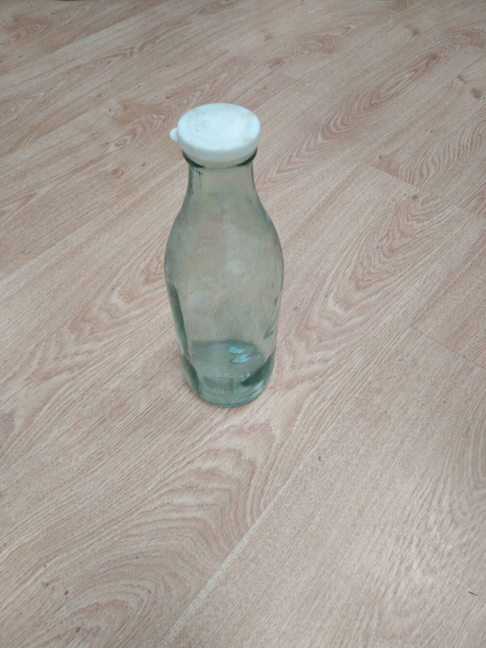 Бутылка - сосуд с узким горлом.