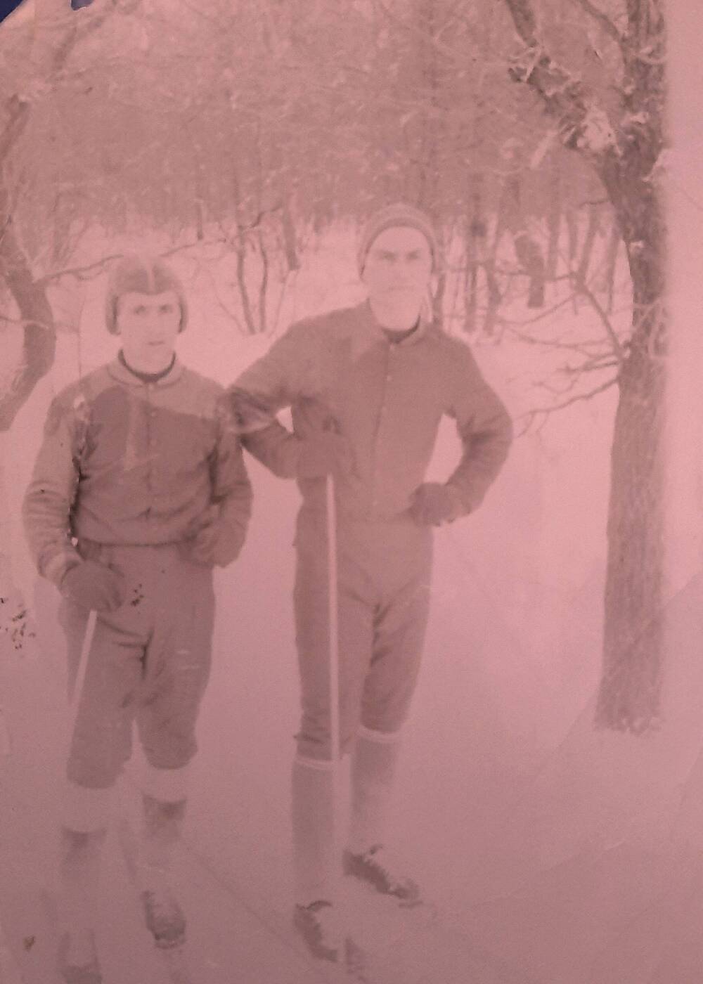 Фотография Ветераны лыжного спорта: Ханжин В. Г.  и Н. В. Чеботарёв.