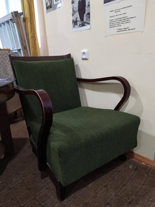 Кресло.