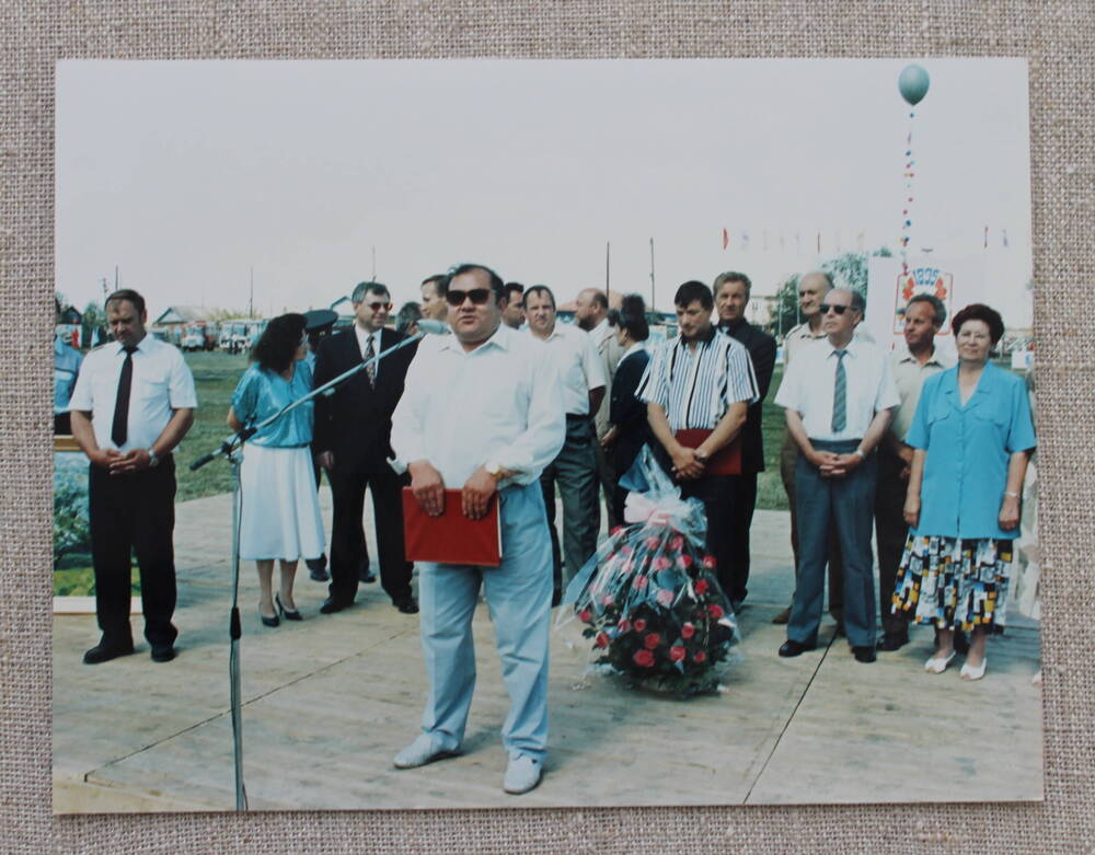 Фото. Поздравление жителей города с праздником 1995г.