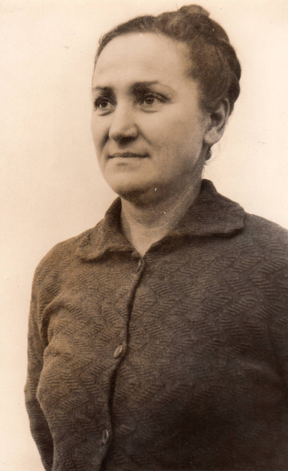 Фотография черно-белая Саниной Екатерины Васильевны, ветерана Великой Отечественной войны.