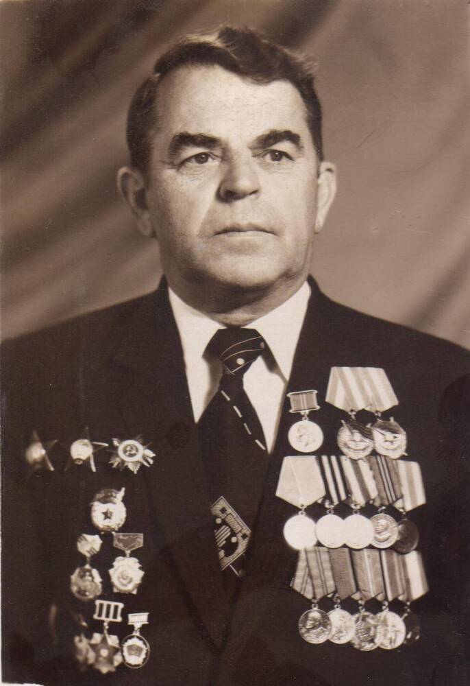 Фотография Каруш Юрия Павловича, участника освобождения г.Рудни в 1943 году, 17 гвардейская стрелковая дивизия.