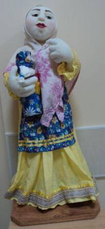 Кукла «Красавишна», на подставке в длинном желтом платье и платке