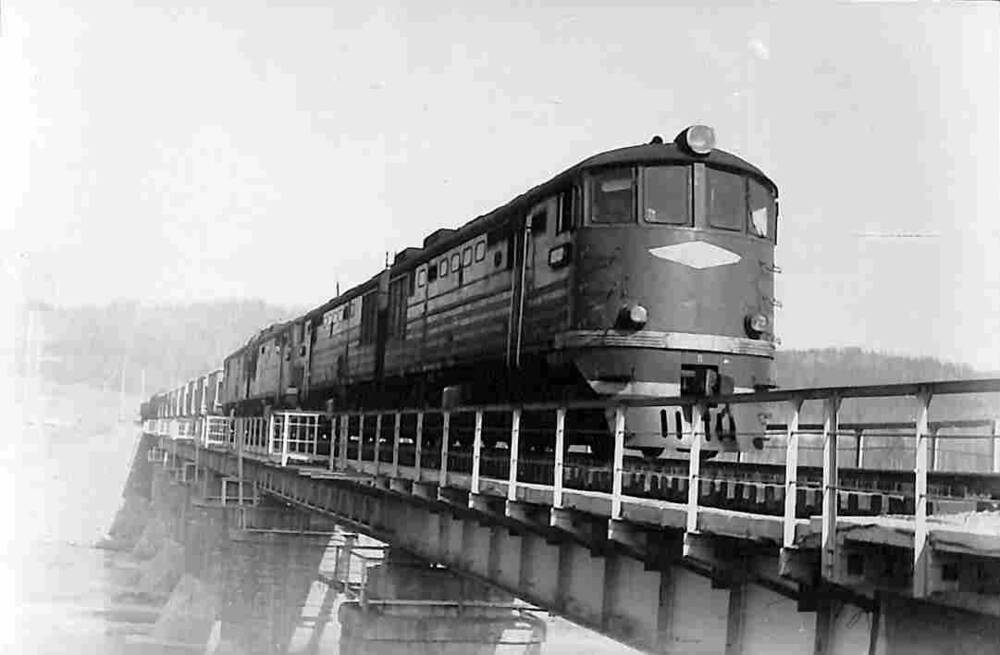 Фото сюжетное. Железнодорожный мост через реку Тында
