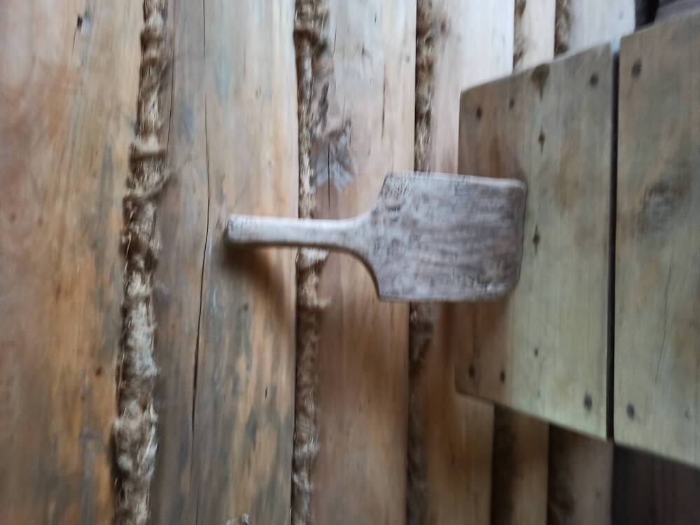 Лопатка деревянная.