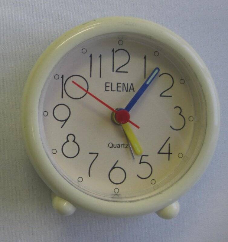 Часы – будильник малые настольные кварцевые «ELENA».